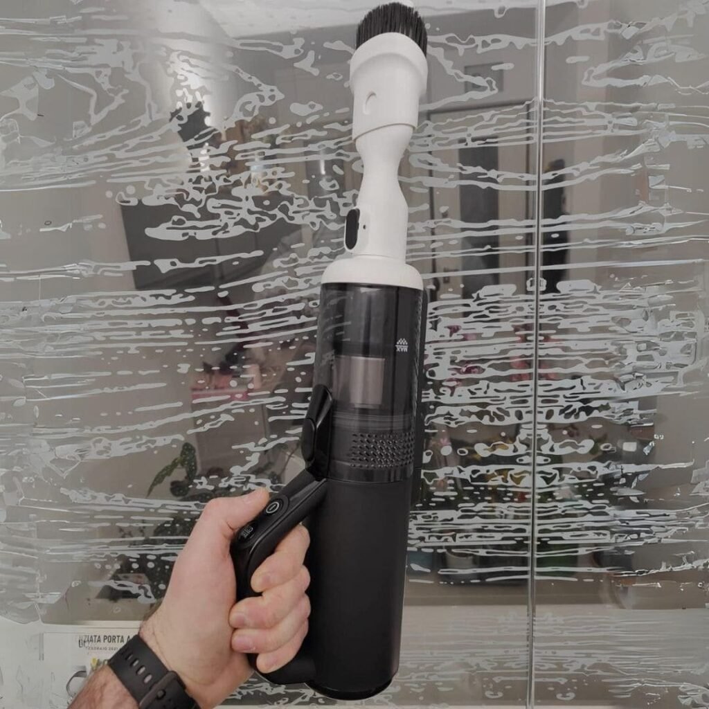 Aspirapolvere senza fili con sistema di autopulizia del filtro.